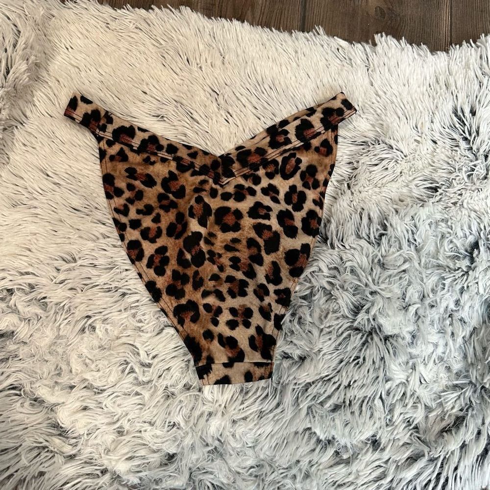 ASOS Leopard Print Bikini Bottoms Size 4